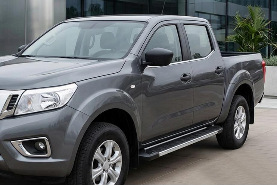 Nissan Navara/NP300 2016– RedLine V1 sivuportaat (2 kpl, alumiini) Kuva 1
