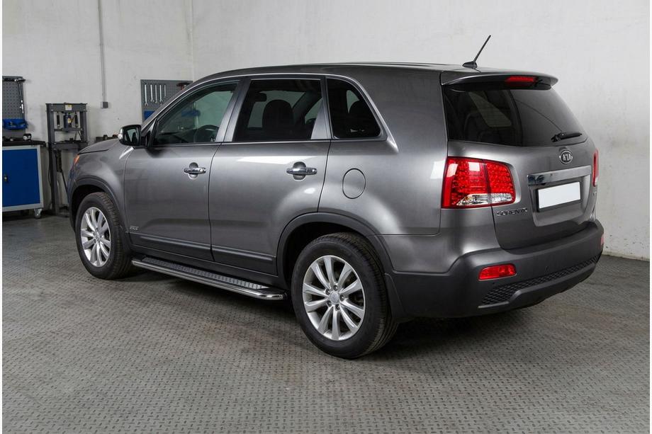 Kia Sorento II XM 2009–2014 Maydos V2 sivuportaat (2 kpl, alumiini ↗ ruostumaton teräs) Image