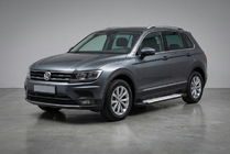 Volkswagen Tiguan 2016–2023 Allmond Grey -sivuporrassarja (2 kpl, alumiini) kuva 1