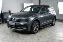 Volkswagen Tiguan 2016–2023 Allmond Black sivuaskelmat (2 kpl, alumiini) kuva 1