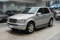 Mercedes ML W163 1997–2005 Maydos V2 sivuportaat (2 kpl, alumiini ↗ ruostumaton teräs) kuva 1