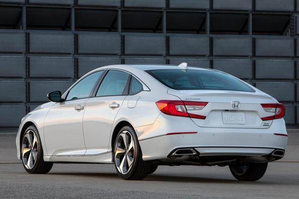 Honda Accord 10. sukupolven sedanin koeajo Kuva 6