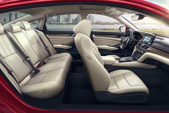 Honda Accord 10. sukupolven sedanin koeajo Kuva 7