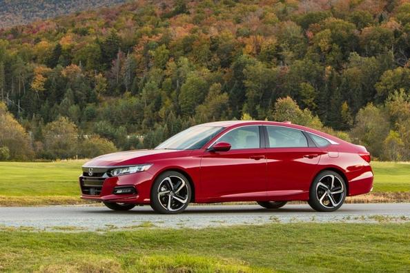 Honda Accord 10. sukupolven sedanin koeajo Kuva 3