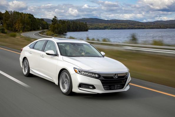 Honda Accord 10. sukupolven sedanin koeajo Kuva 2
