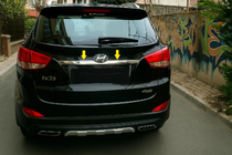 Hyundai IX-35 2010–2015 Krominen rekisterikilven ylälista (leveä) kuva 3