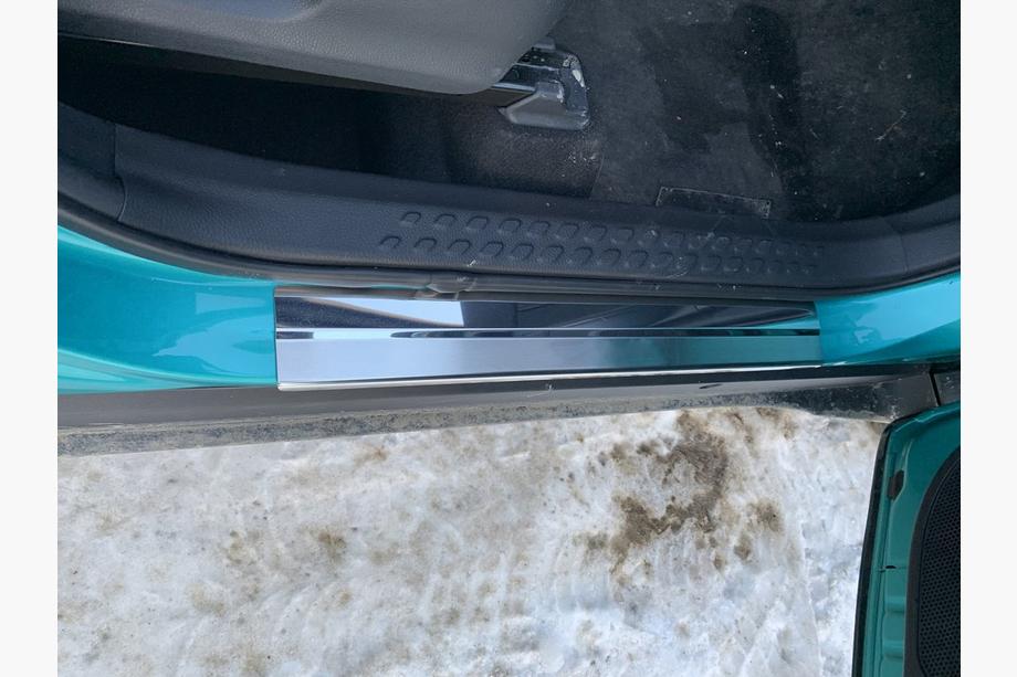 Toyota C-HR 2016–2023 Nataniko ovikynnyslistat (4 kpl, ruostumaton teräs) Premium – 3M-teippi, 0,8 mm Kuva 2