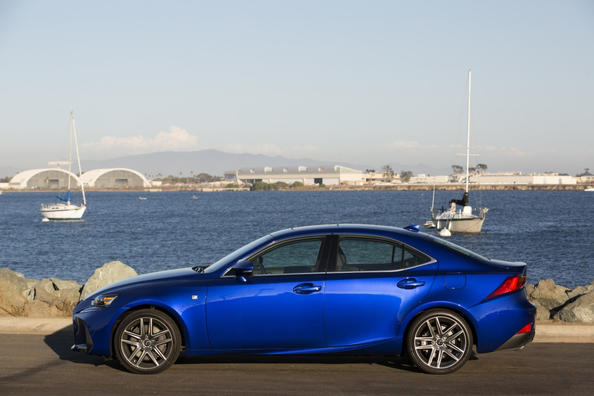 Uudistettu Lexus IS -sedan Kuva 5