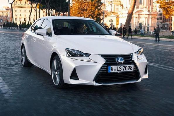 Uudistettu Lexus IS -sedan Kuva 3