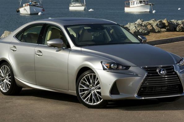 Uudistettu Lexus IS -sedan Kuva 1