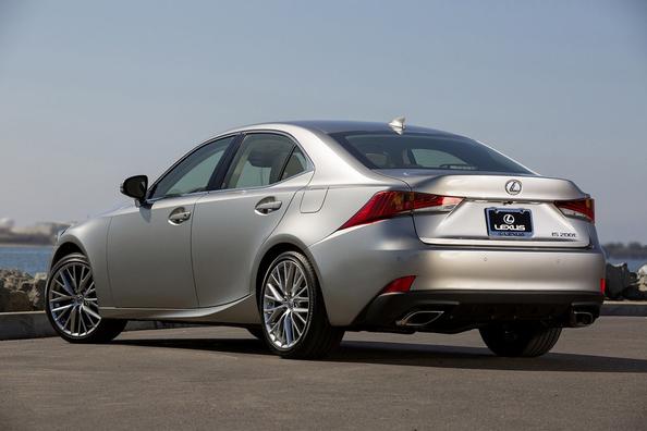Uudistettu Lexus IS -sedan Kuva 2