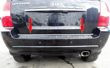 Kia Sportage 2004–2010 Takalukun reunalista (ruostumaton teräs) kuva 1