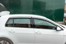 Volkswagen Golf 7/E-Golf 2012–2020 Sivulasien tuuliohjaimet kromilistalla HB (4 kpl, Niken) kuva 3