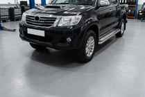 Toyota Hilux 2006–2015 Maydos V2 sivuportaat (2 kpl, alumiini ↗ ruostumaton teräs) kuva 1