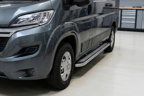 Peugeot Boxer 2006–2025 Maydos V2 sivuportaat (2 kpl, alumiini ↗ ruostumaton teräs) Lyhyt akseliväli kuva 1