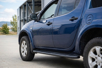 Mitsubishi L200 2015–2024 Bosphorus Black sivuastinlaudat (2 kpl, alumiini) kuva 1