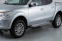 Mitsubishi L200 2015–2024 Rainbow-sivuaskelmat (2 kpl, alumiini) kuva 1