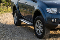 Fiat Fullback 2016– Line-sivuporrassarja (2 kpl, alumiini) kuva 1