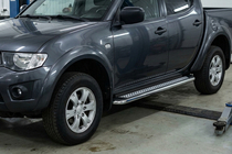 Fiat Fullback 2016– Maydos V2 sivuportaat (2 kpl, alumiini ↗ ruostumaton teräs) kuva 1