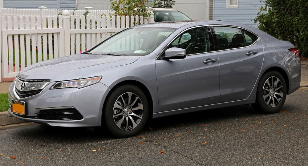 Acura TLX -premiumsedanin koeajo
