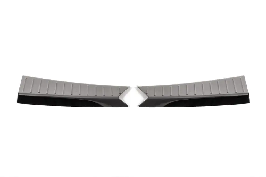 Ford Kuga/Escape 2013–2019 Tavaratilan kynnyssuoja 2013-2016 (2-osainen, musta ruostumaton teräs) Kuva 2