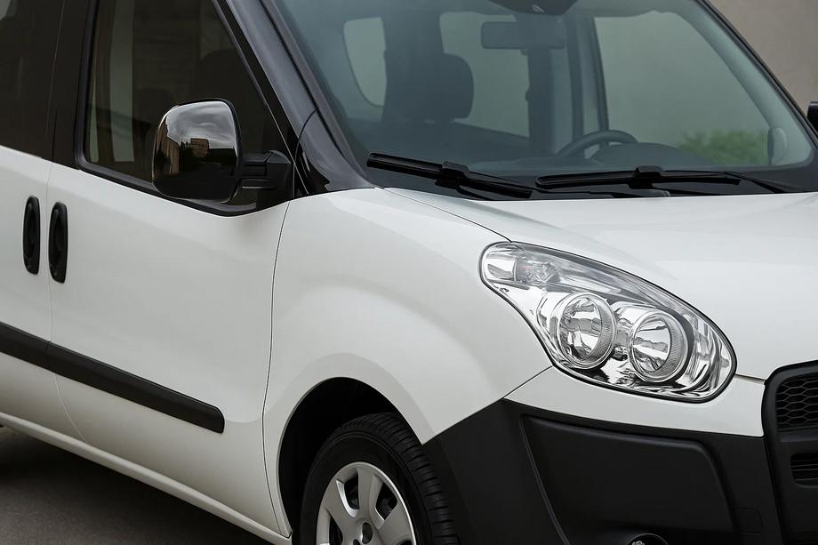 Fiat Doblo II 2010–2022 Peilinkuoret musta kromi (2 kpl, muovi) Image