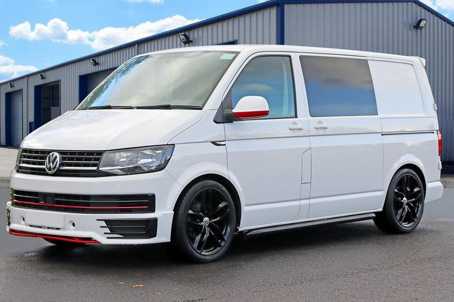 Volkswagen T6 2015–2024 Etupuskurin lippoileri Sportline 2015-2018 (maalattavaksi) Image
