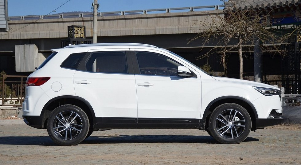 FAW Besturn X40 -crossoverin arvostelu