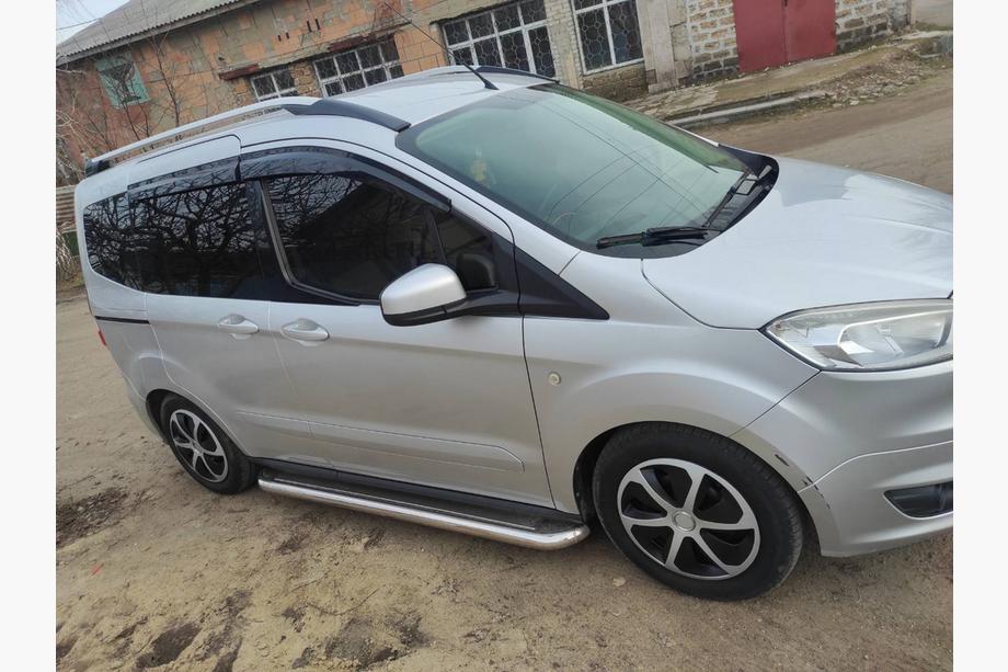 Ford Courier 2014–2023 Premium-sivuaskelmat (2 kpl, RST) Image
