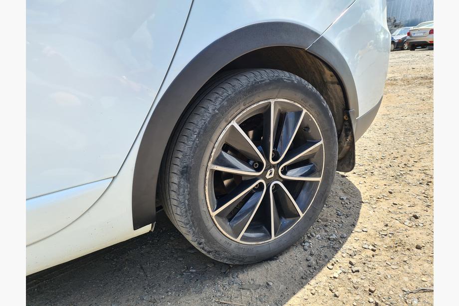 Renault Megane III 2009–2016 Pyöränkaaren kaarilistat (8 kpl, mustat) Kuva 10