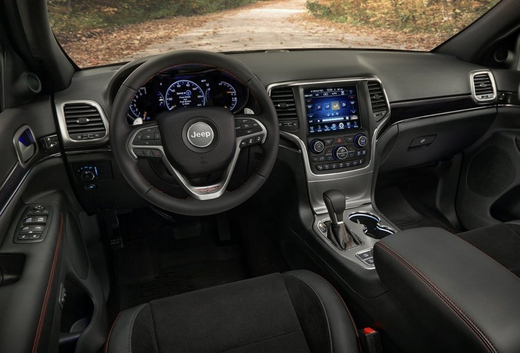 Jeep Grand Cherokee Trailhawk -maastoauton koeajo