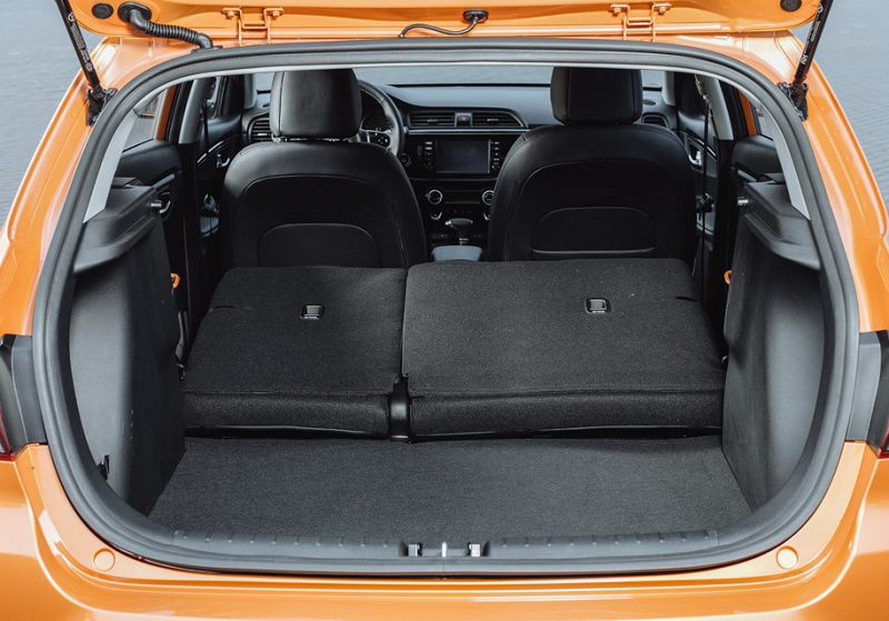 KIA Rio X-Line -hatchbackin crossover-version katsaus