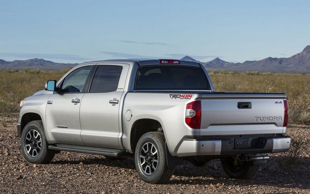 Toyota Tundra -pickupin koeajo ja esittely