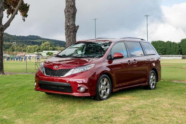 Toyota Sienna -tila-auton esittely