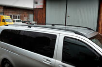 Mercedes Vito/V-class W447 2014– CAN mustat kattokaiteet, alkuperäinen design (metallijalat) kuva 3