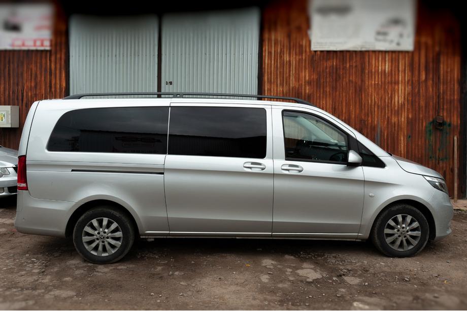 Mercedes Vito/V-class W447 2014– CAN mustat kattokaiteet, alkuperäinen design (metallijalat) Pitkä akseliväli (LONG) Kuva 5