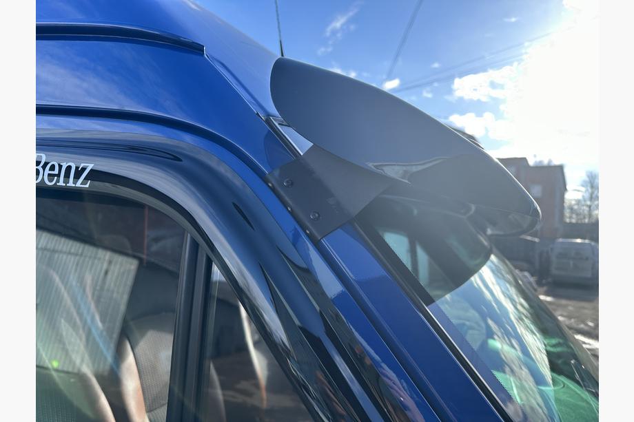 Mercedes Sprinter W901/902/903/904/905 1995–2006 Tuulilasin visiiri (kiiltomusta, 5 mm) Kuva 7