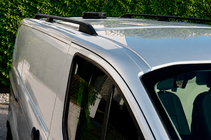 Ford Custom 2013–2022 Skyport-kattokaiteet (2 kpl, mustat) kuva 3