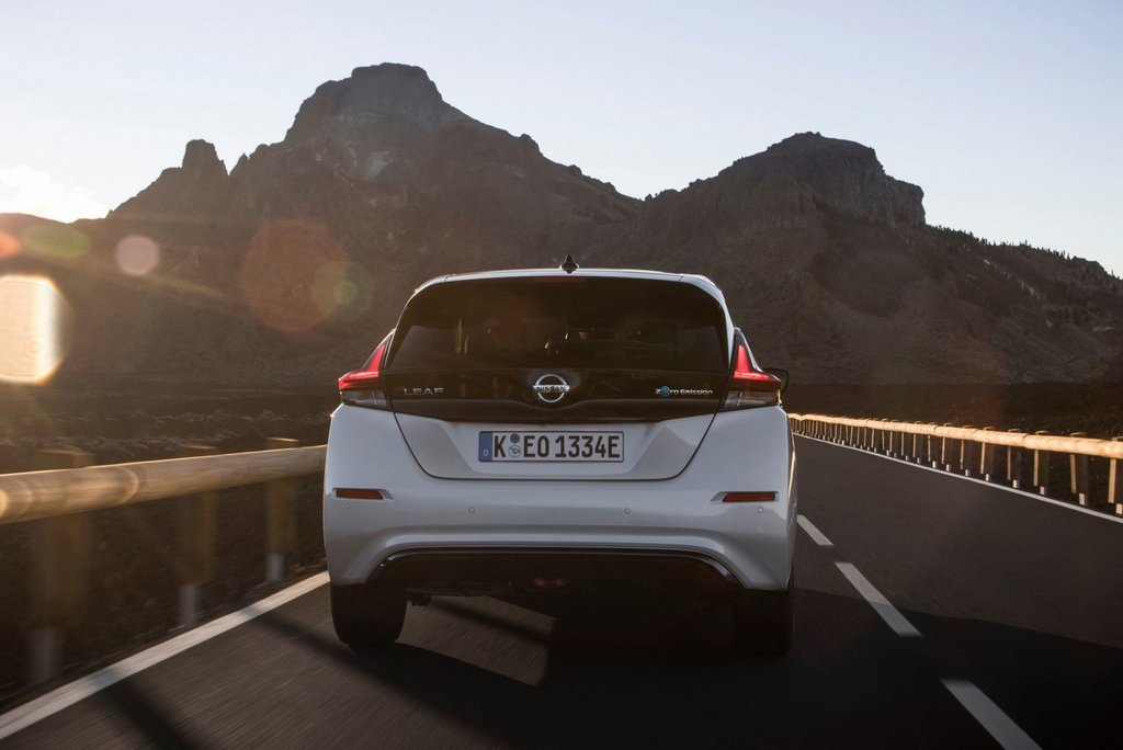 Toisen sukupolven sähköinen Nissan Leaf -viistoperä