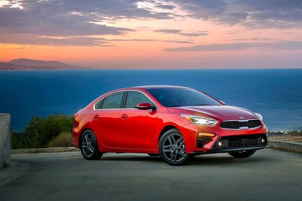 Neljännen sukupolven Kia Cerato -sedan