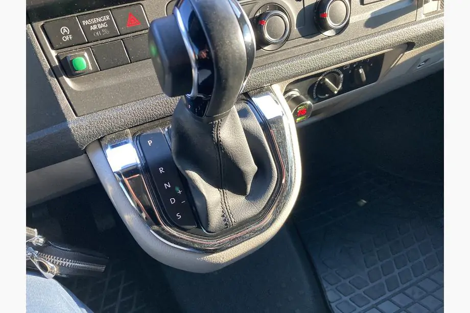 Volkswagen T6 2015–2024 Vaihdekepin nupin reunus (ruostumaton teräs) Image