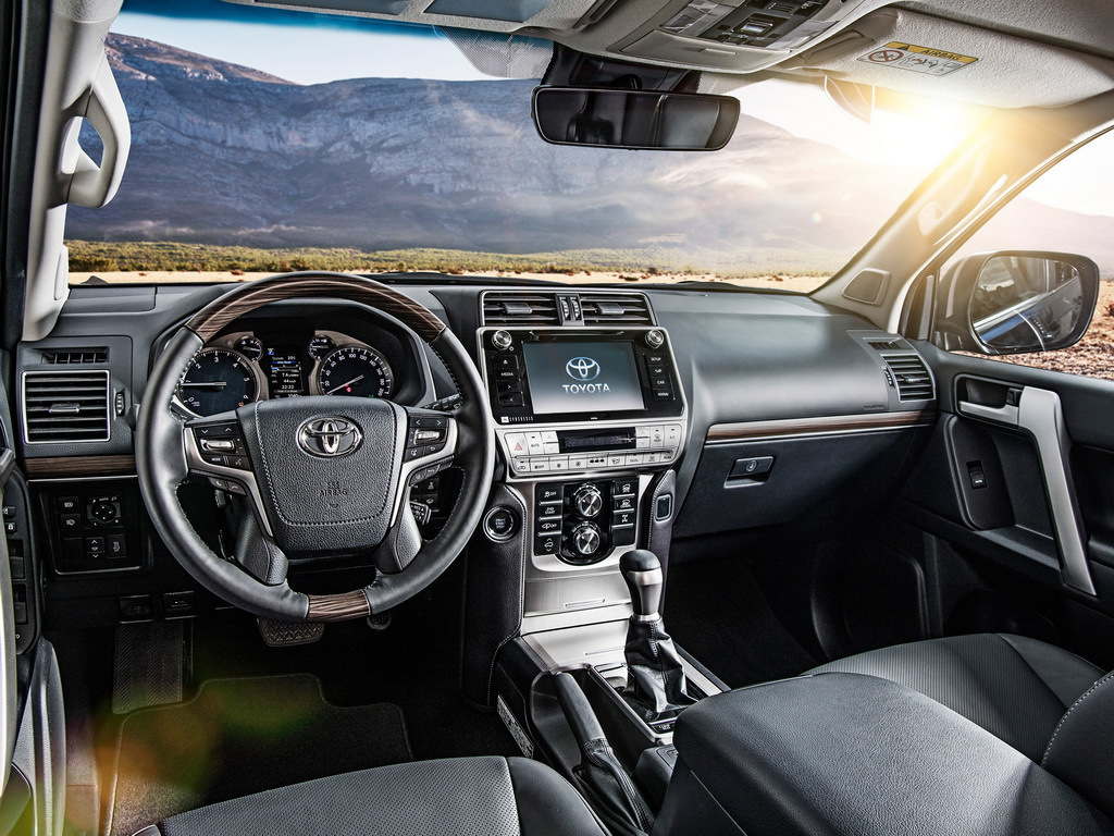 Uudistettu Toyota Land Cruiser Prado -maasturi