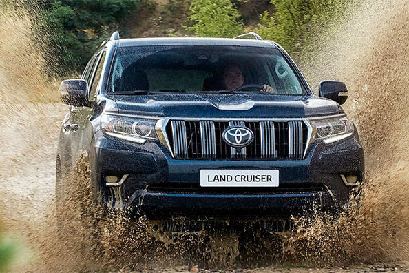 Uudistettu Toyota Land Cruiser Prado -maasturi