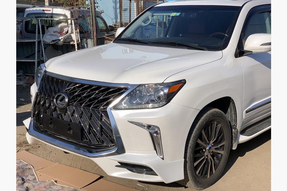 Lexus LX570/450d 2008–2022 Etupuskuri 2008-2015 facelift-tyyliin (maalattava) Kuva 12