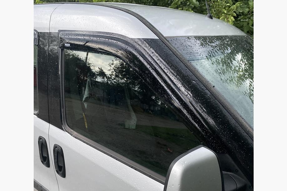 Fiat Doblo II 2010–2022 Ikkunan tuuliohjaimet (2 kpl, Niken) 2015+, 4 kpl Image