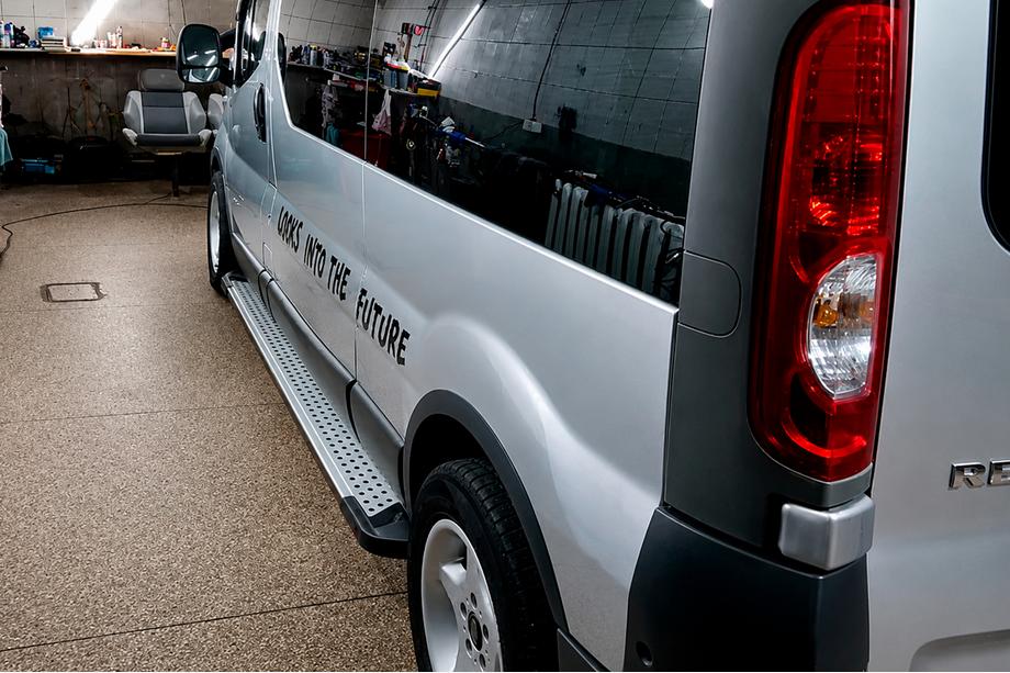 Opel Vivaro 2001–2015 Allmond Grey sivuportaat (2 kpl, alumiini) Lyhyt akseliväli Kuva 5
