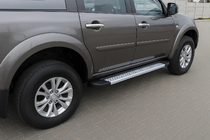 Mitsubishi Pajero Sport 2008–2015 Sivuporrast X5-tyyppi (2 kpl, alumiini) kuva 1