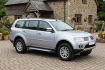 Mitsubishi Pajero Sport 2008–2015 Line-sivuporrassarja (2 kpl, alumiini) kuva 1