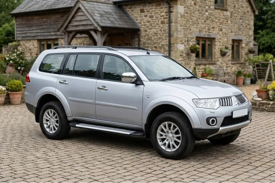 Mitsubishi Pajero Sport 2008–2015 Line-sivuporrassarja (2 kpl, alumiini) Image