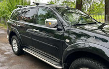 Mitsubishi Pajero Sport 2008–2015 Maydos V2 sivuportaat (2 kpl, alumiini ↗ ruostumaton teräs) kuva 4